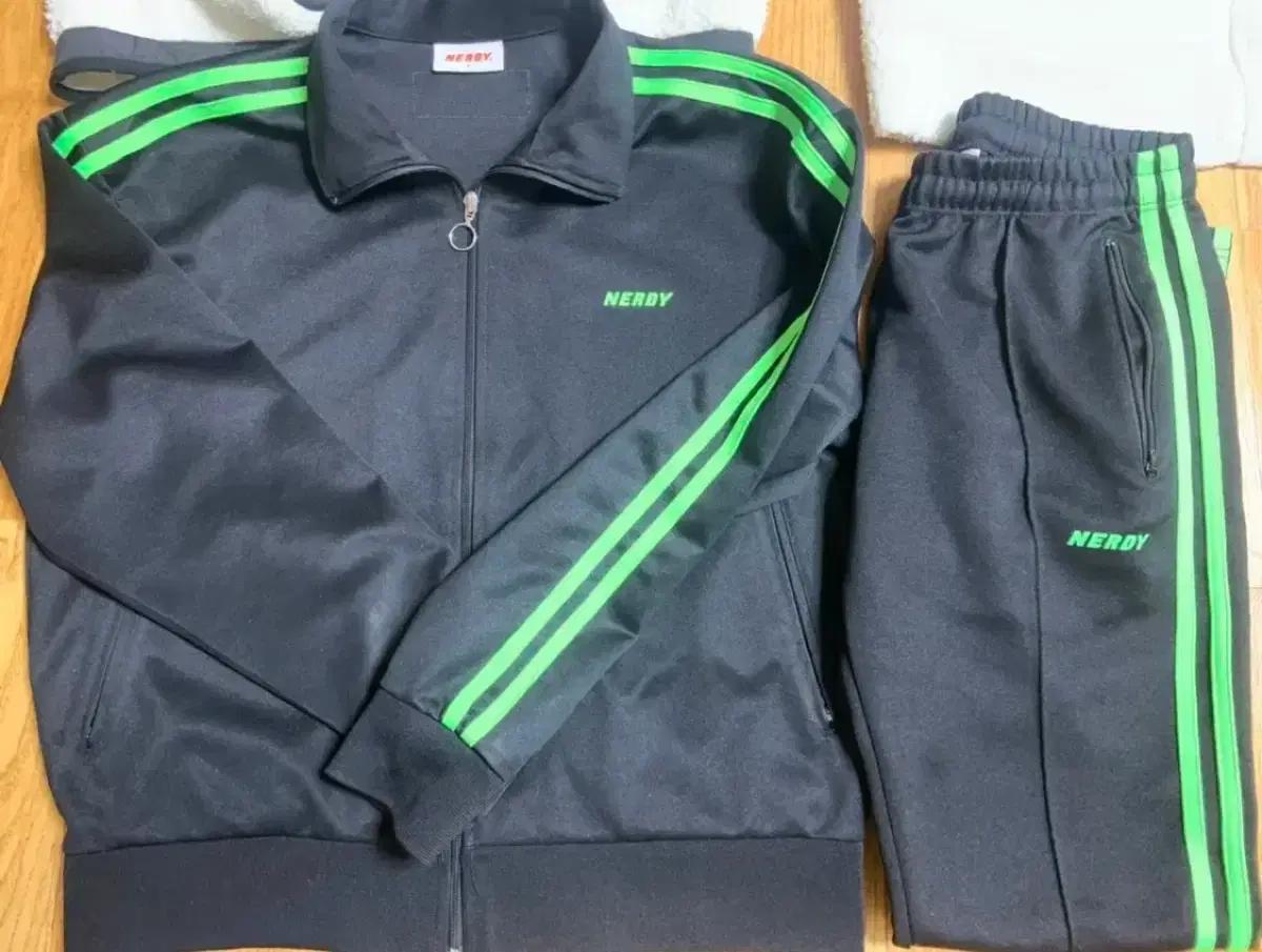 널디 트레이닝복 세트