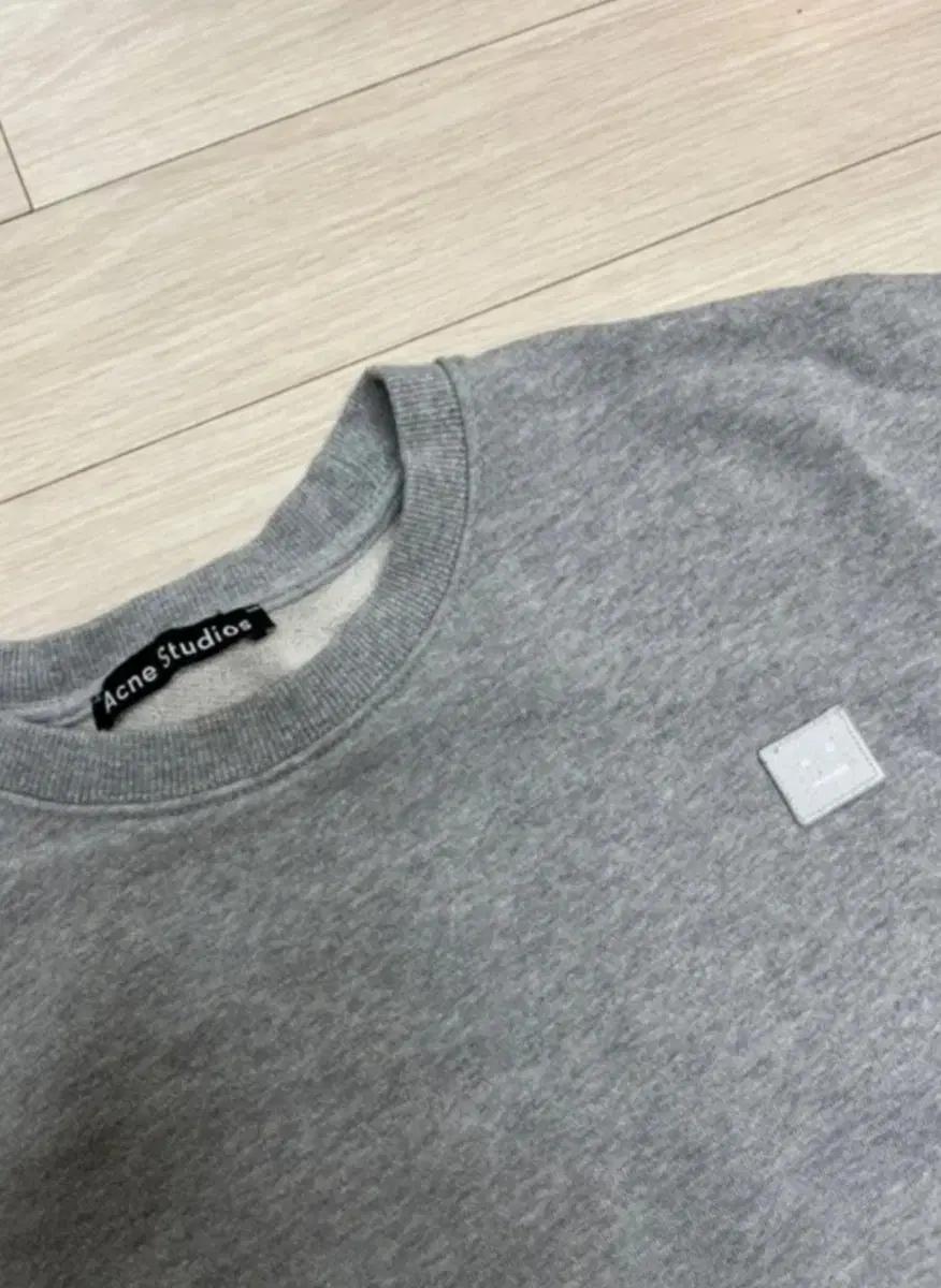 아크네 스튜디오 맨투맨 m사이즈