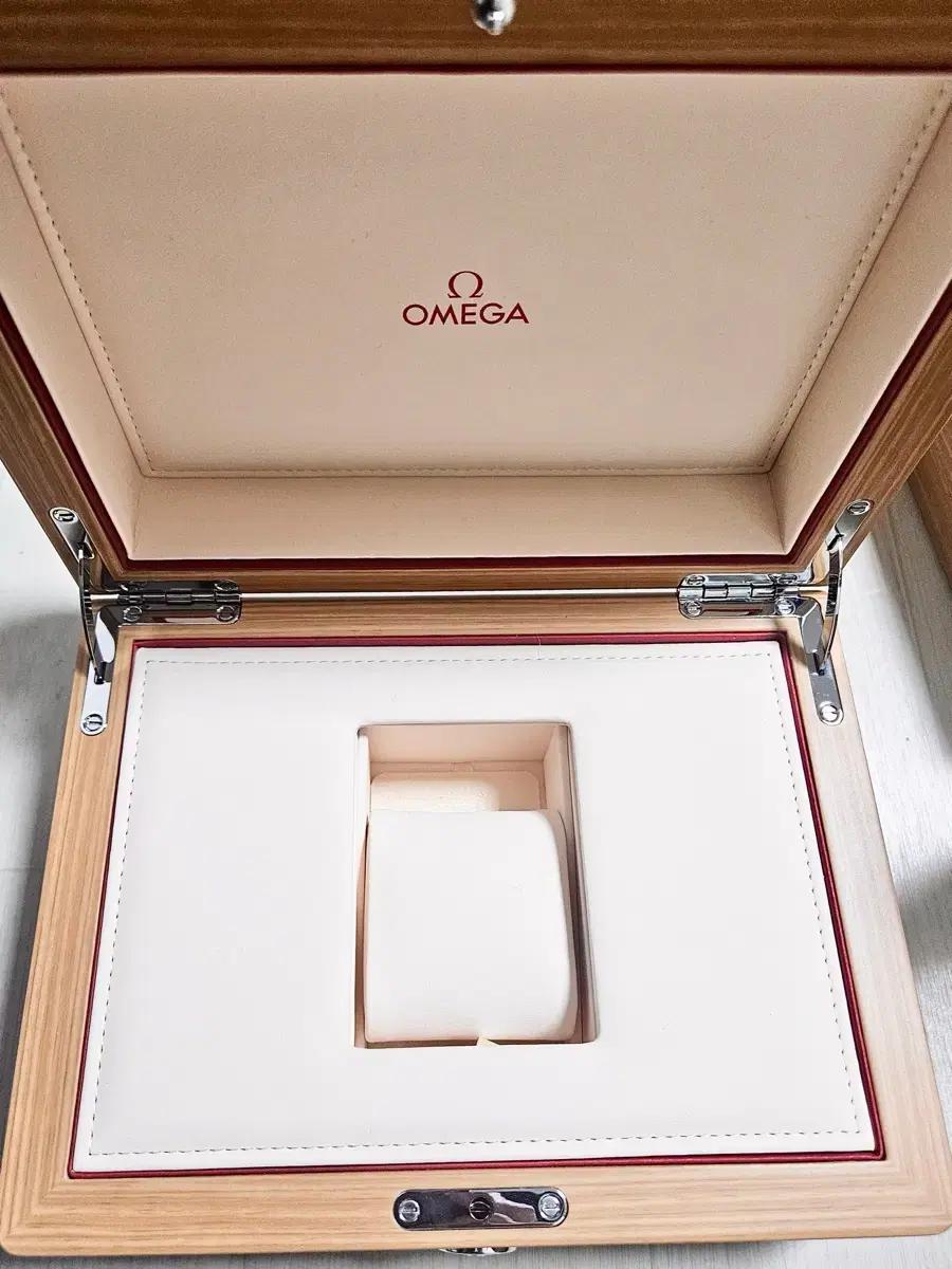 세일 ! OMEGA 오메가 남성용 원목 시계 박스