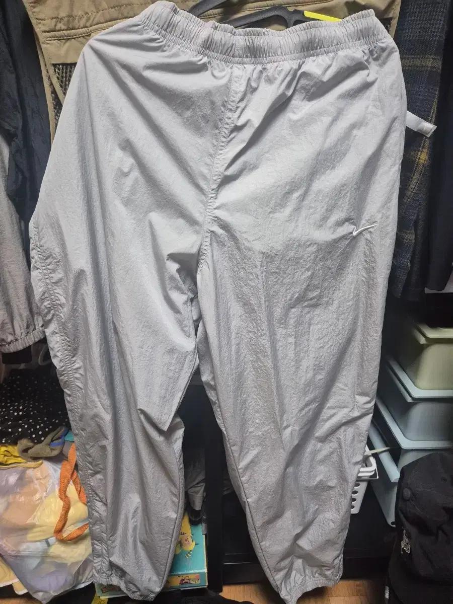 나이키 nrg 트랙우븐 그레이 l 팬츠 팝니다.