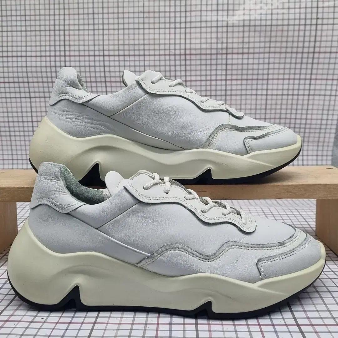 에코 청키 여성가죽스니커즈240.