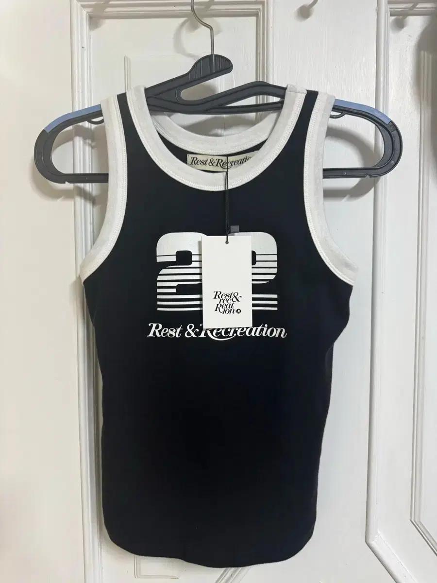 Rest&Recreation 슬리브리스 새상품