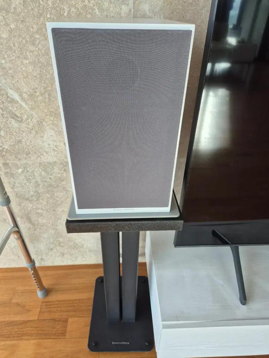 Bowers & Wilkins 스피커입니다cm5