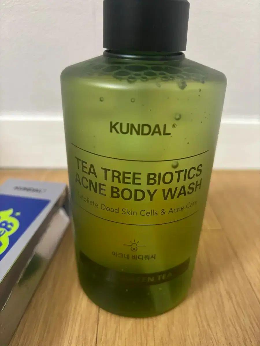 쿤달 티트리 아크네 바디워시 새상품