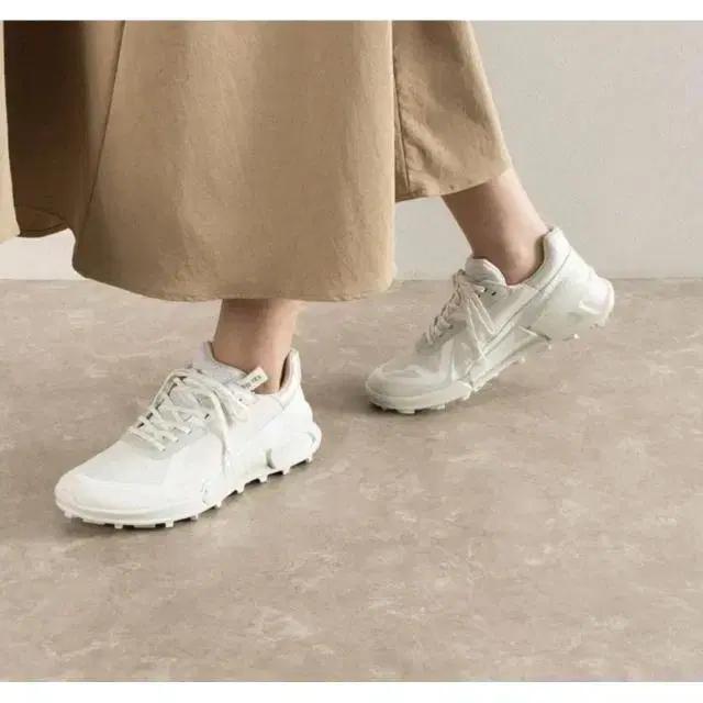 에코 여성 레포츠화 230사이즈 고어텍스 화이트 방수 스니커즈 운동...