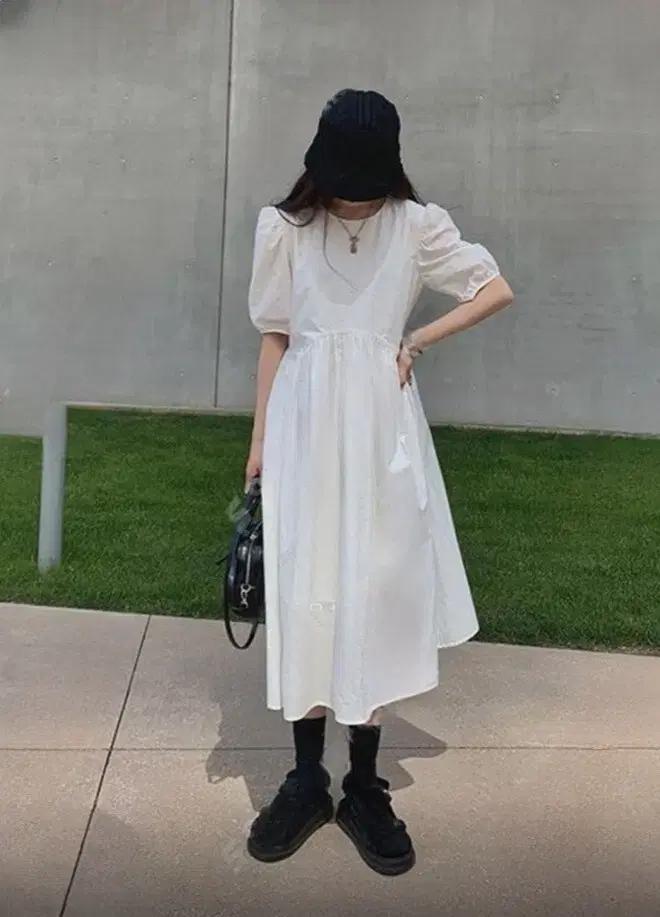 롱화이트 반팔퍼프 미디셔츠 셔링데일리 원피스