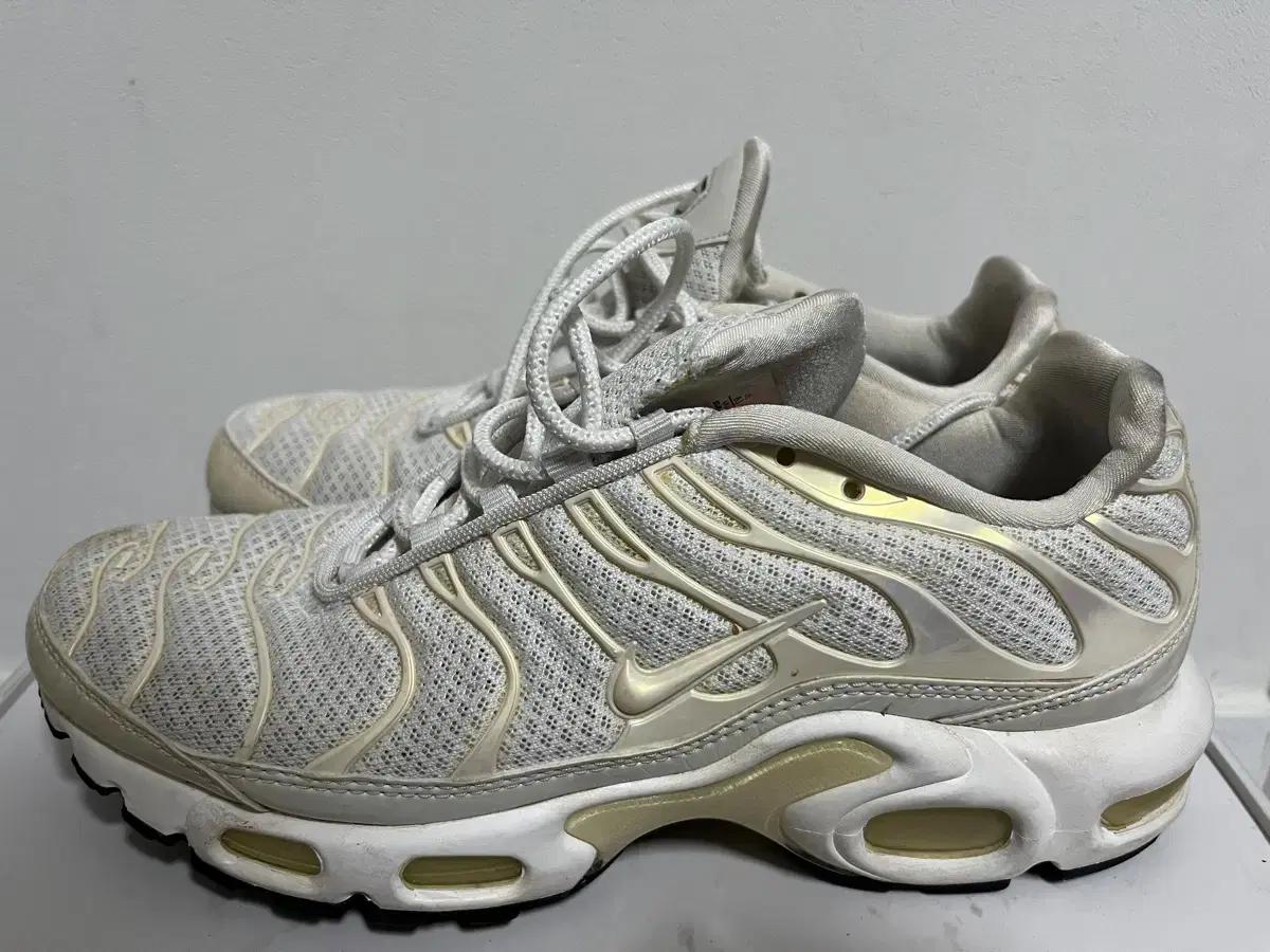 나이키 에어맥스 플러스 프리미엄 화이트Nike Air Max Plus