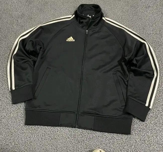 아디다스 마샬아츠 검골 금장 블랙 트랙탑 져지집업 95/M