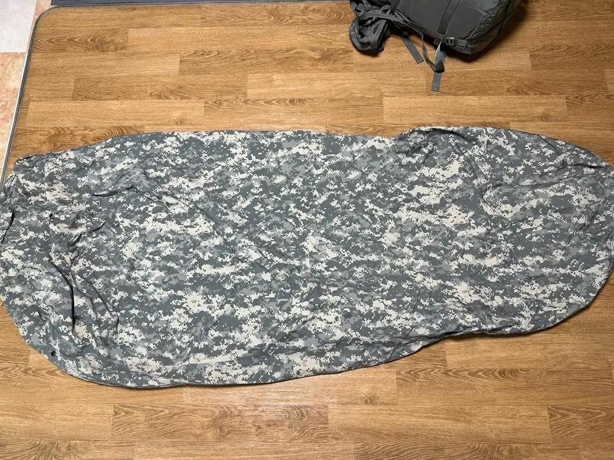 미제 ACU 고어텍스 침낭커버 + 침낭 1세트 판매합니다