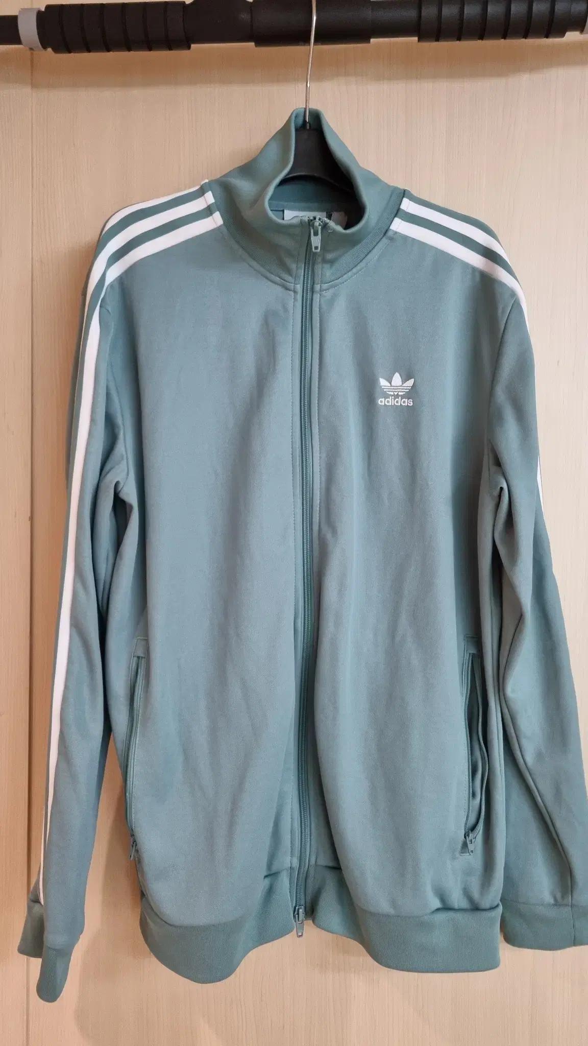 아디다스 져지 트레이닝 집업 상의 L 사이즈 민트그린 색상 팝니다.