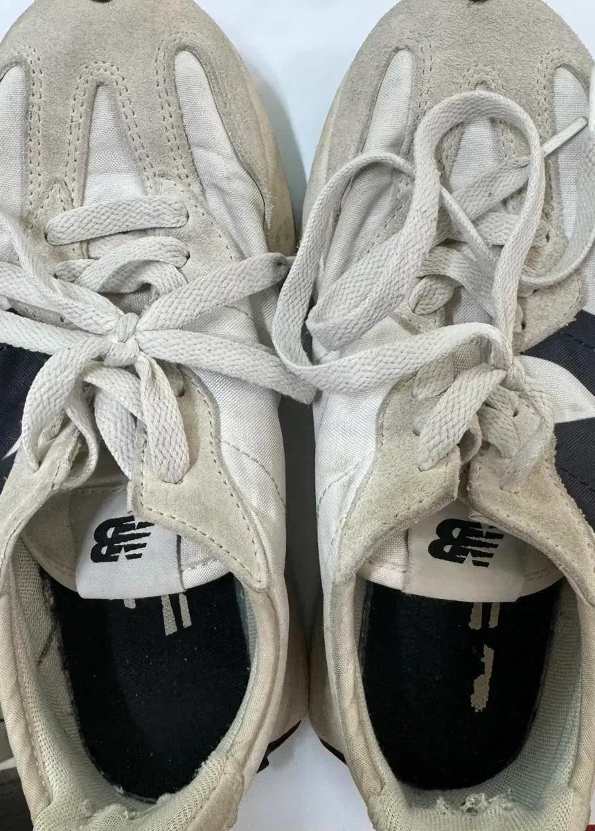 뉴발란스 327  225사이즈 팝니다.