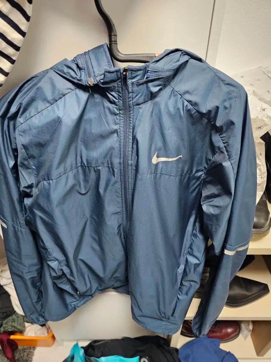 나이키 바람막이 L사이즈 100~105
