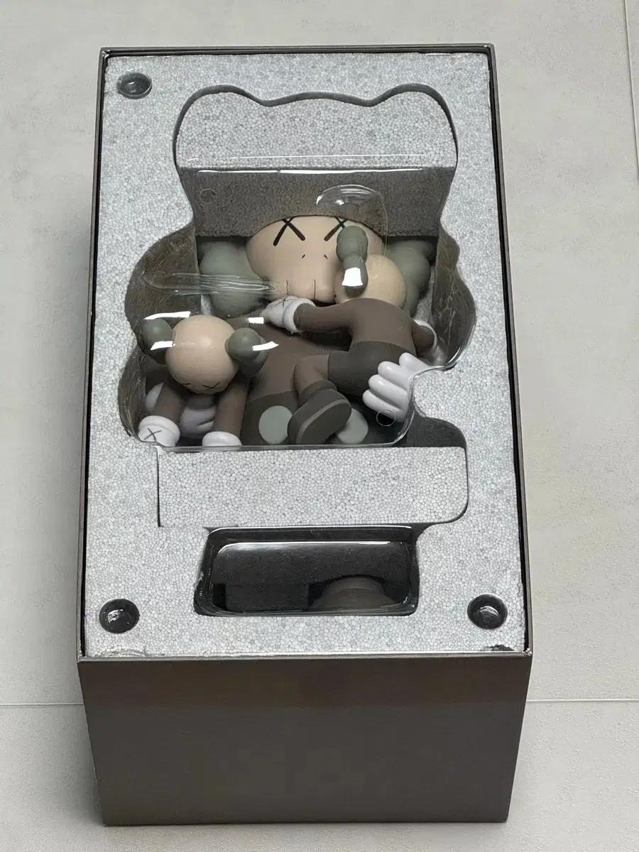 카우스 클린슬레이트 바이닐 피규어 브라운