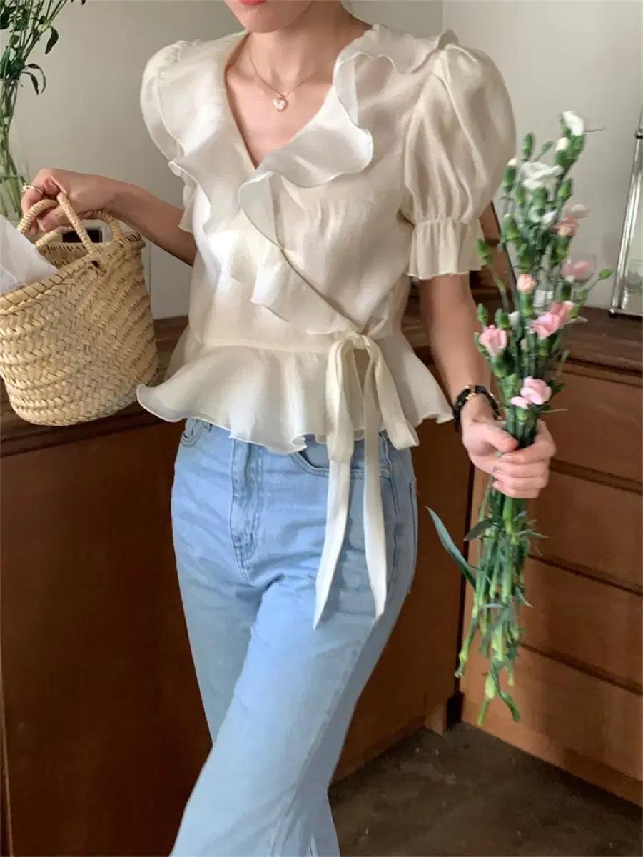 쉬폰 프릴 리본 반팔 랩 퍼프 블라우스 미엘 프영띵 피터앤웬디