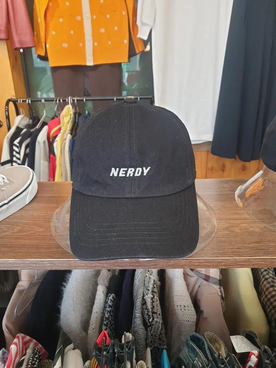 널디 빅 로고 볼캡 블랙