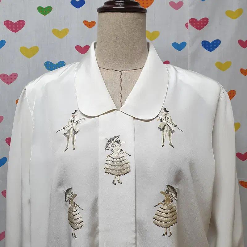 화이트유럽 신사 숙녀 원피스 캐릭터 자수 카라 버튼 퍼프 긴팔 셔츠 남방
