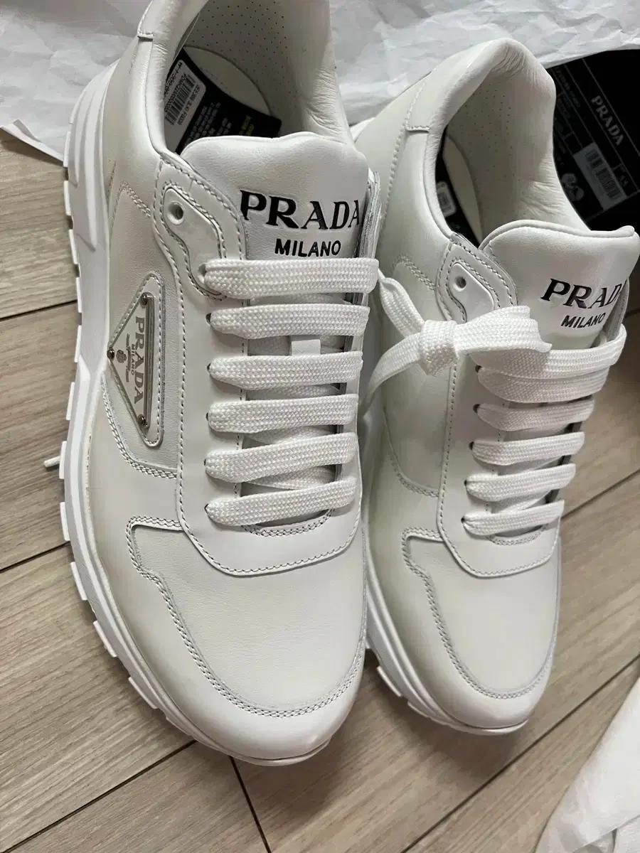 프라다 프락스 스니커즈