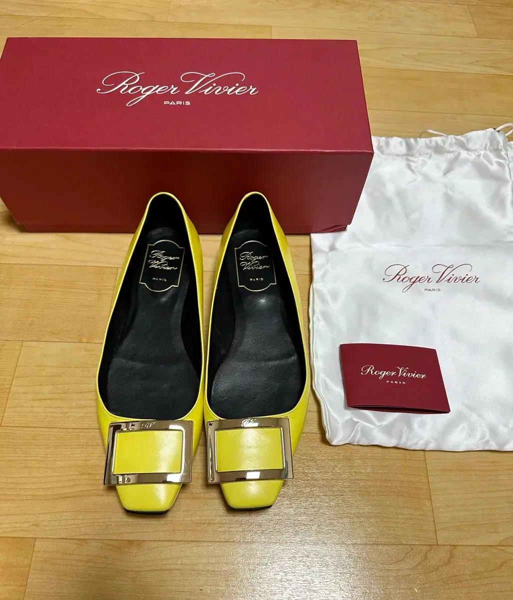 로저비비에 트럼펫 발레리나플랫 37(매장가 113만원)