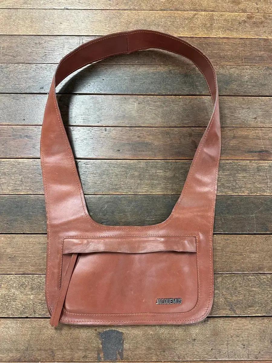 JACQUEMUS 자크뮈스 레더 숄더백