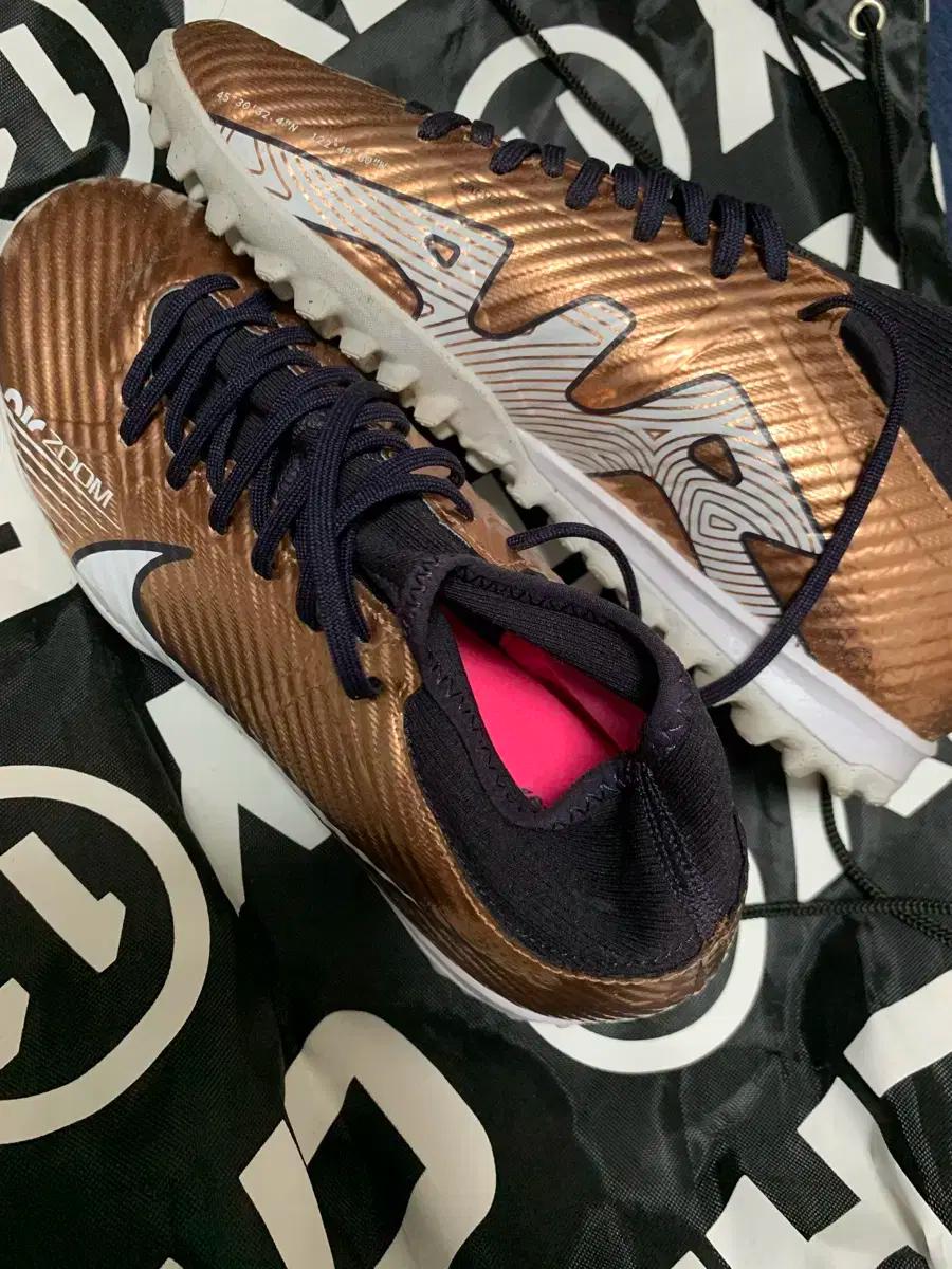 나이키 줌 머큐리얼 슈퍼플라이9 아카데미 TF 풋살화(240)