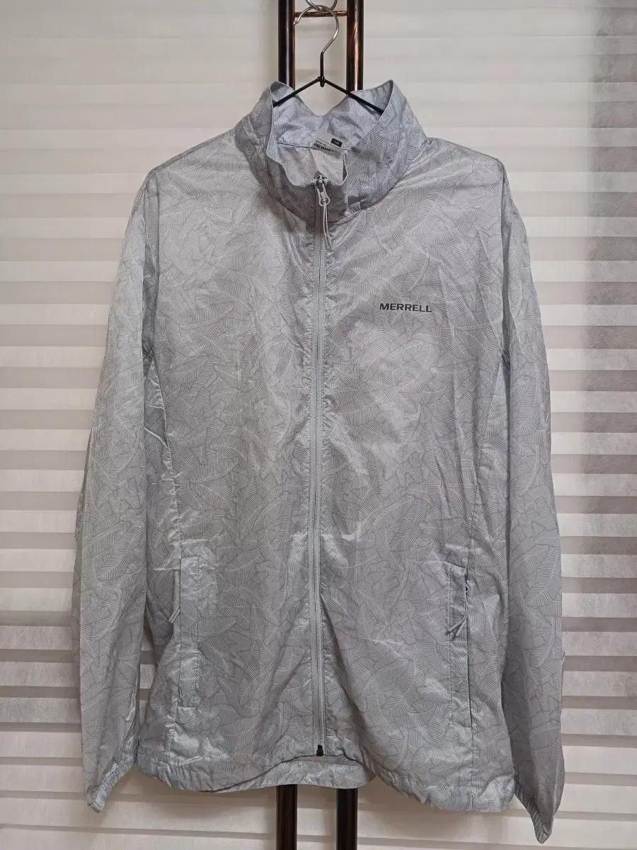 44.MERRELL남성바람막이