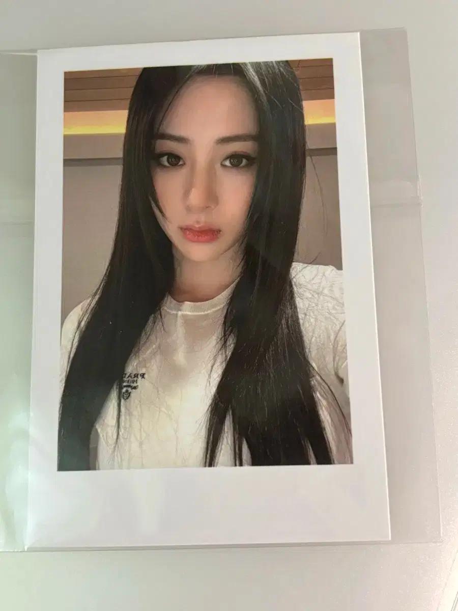 르세라핌 허윤진 폴라로이드