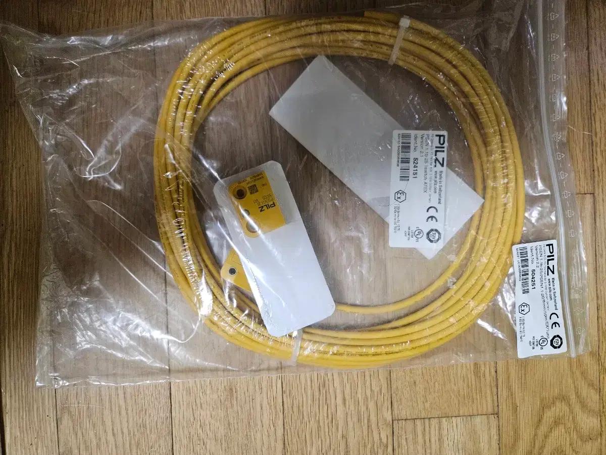 PILZ  DOOR sensor