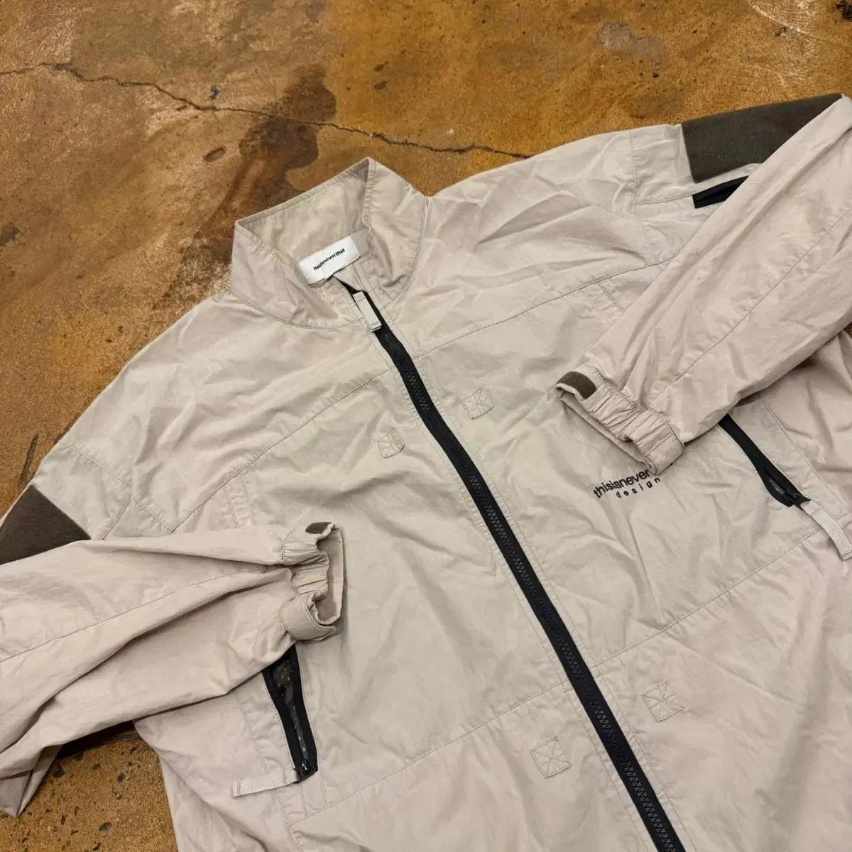 [ 정품/L ] 디스이즈네버댓 바람막이 자켓