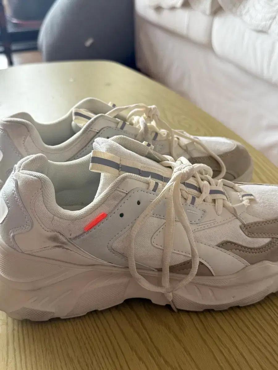 밸롭 에어 초경량 어글리 키높이 스텐딩화 여성 운동화 스니커즈