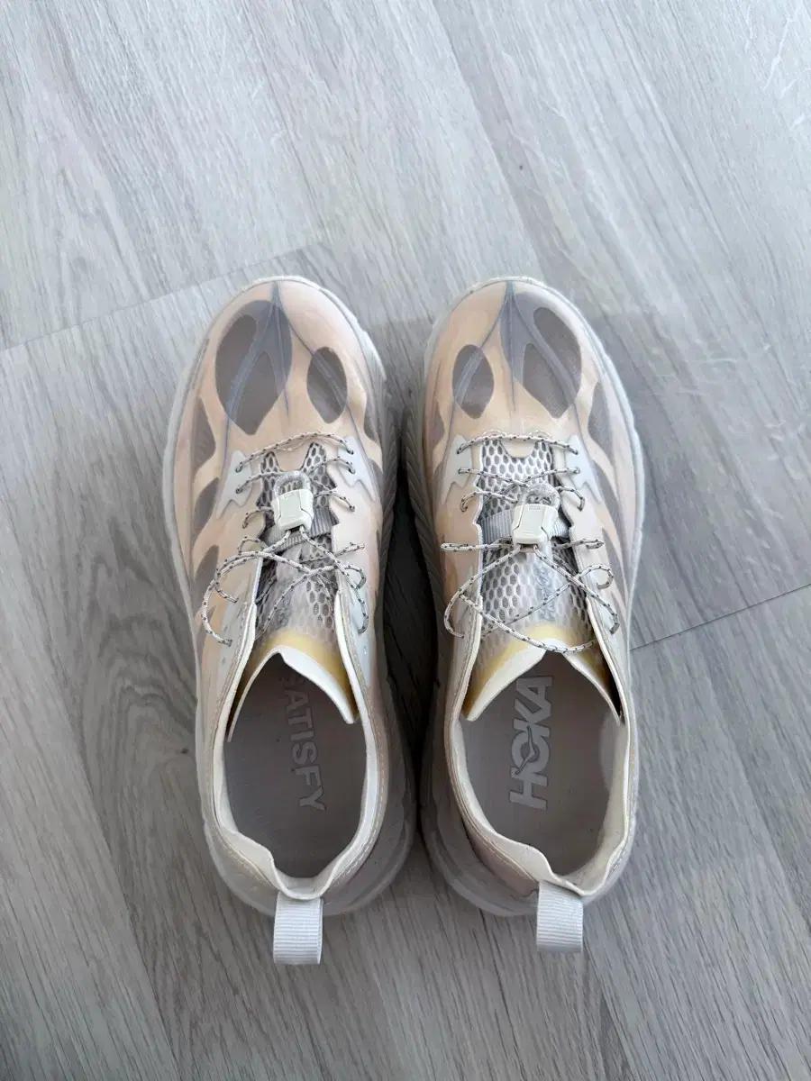 Satisfy x hoka 마파테 240 (US 7)