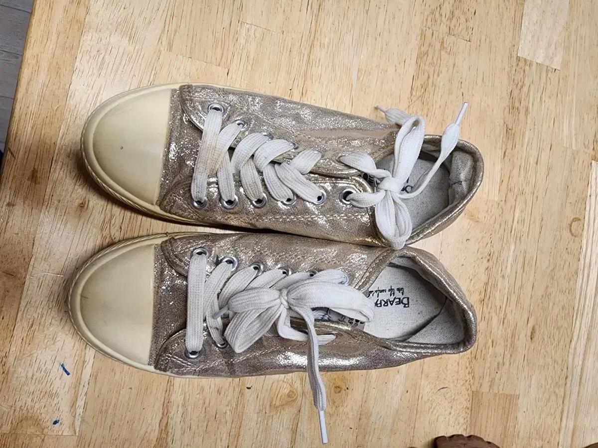 (일주일사용) 베어파우 230 운동화 스니커즈 반짝이 금색