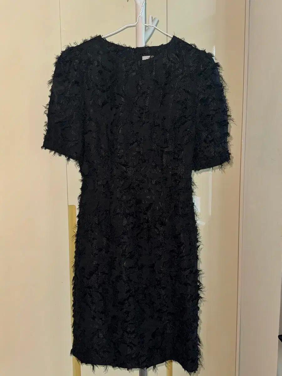 블랙 깃털 원피스 / 하객룩 추천