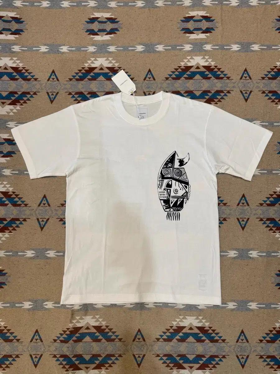 [L] 사스콰치패브릭스 PRIMITIVE MASK 티셔츠 화이트