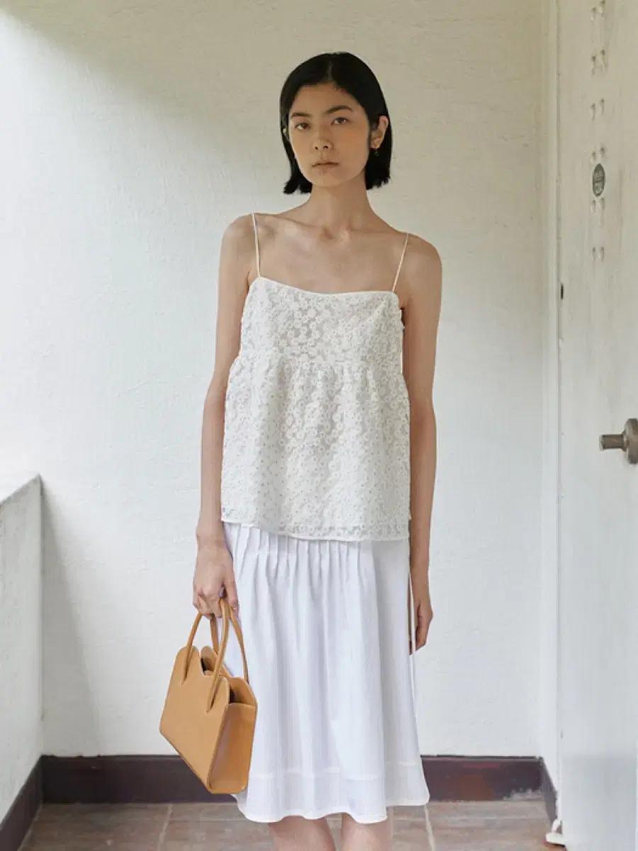 (새상품)엘오육일 lo61 Ivy Embroidery Top 화이트