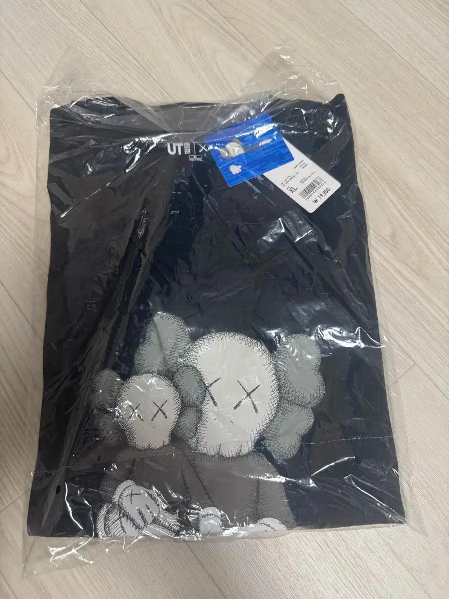 유니클로 카우스 반팔 티셔츠 XL  새제품