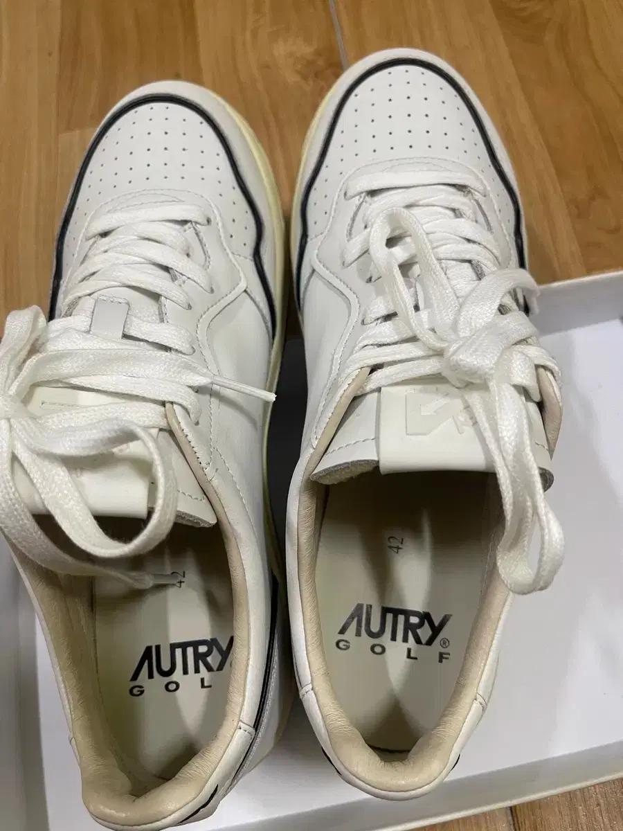 오트리 골프화