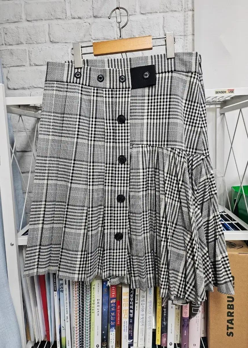 럭키슈에뜨 여성치마 32 체크 미디 언발란스 가을겨울 주름스커트 WL44