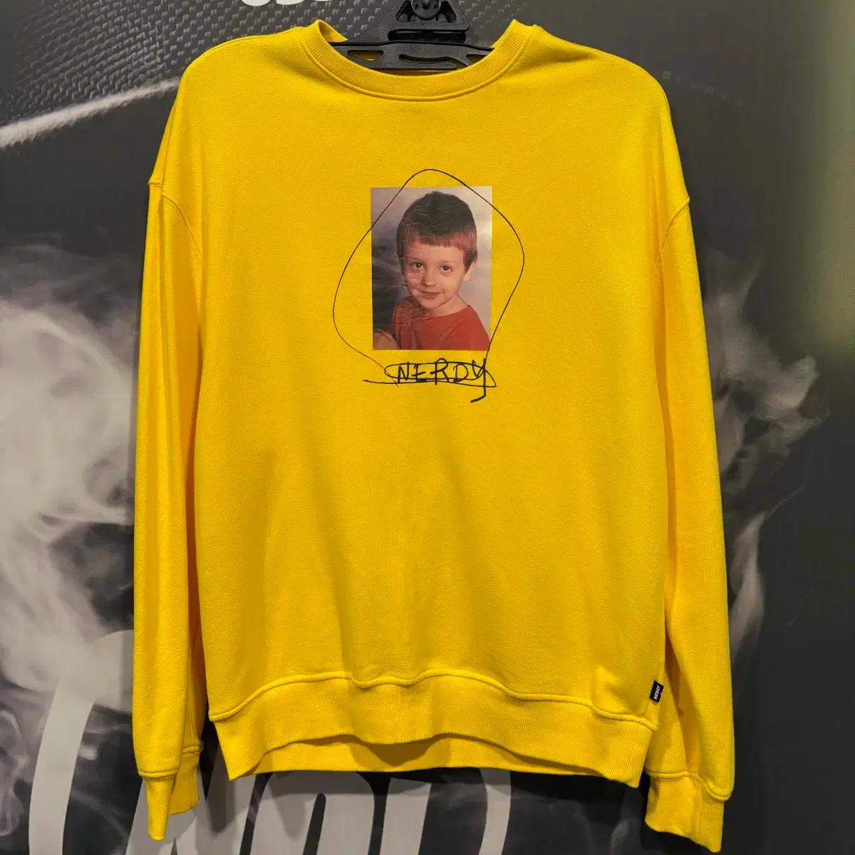 널디 베이비페이스 맨투맨