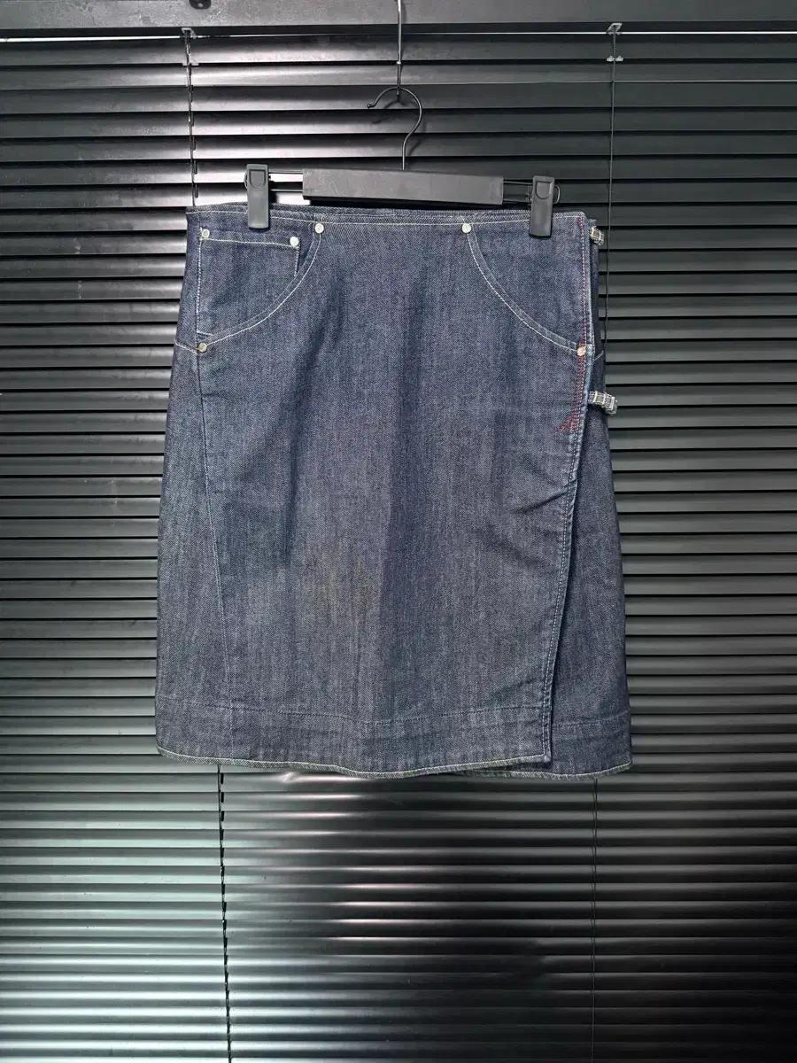 리바이스 엔지니어드 진 진청 데님 버클 랩 치마 26 27 워크 생지