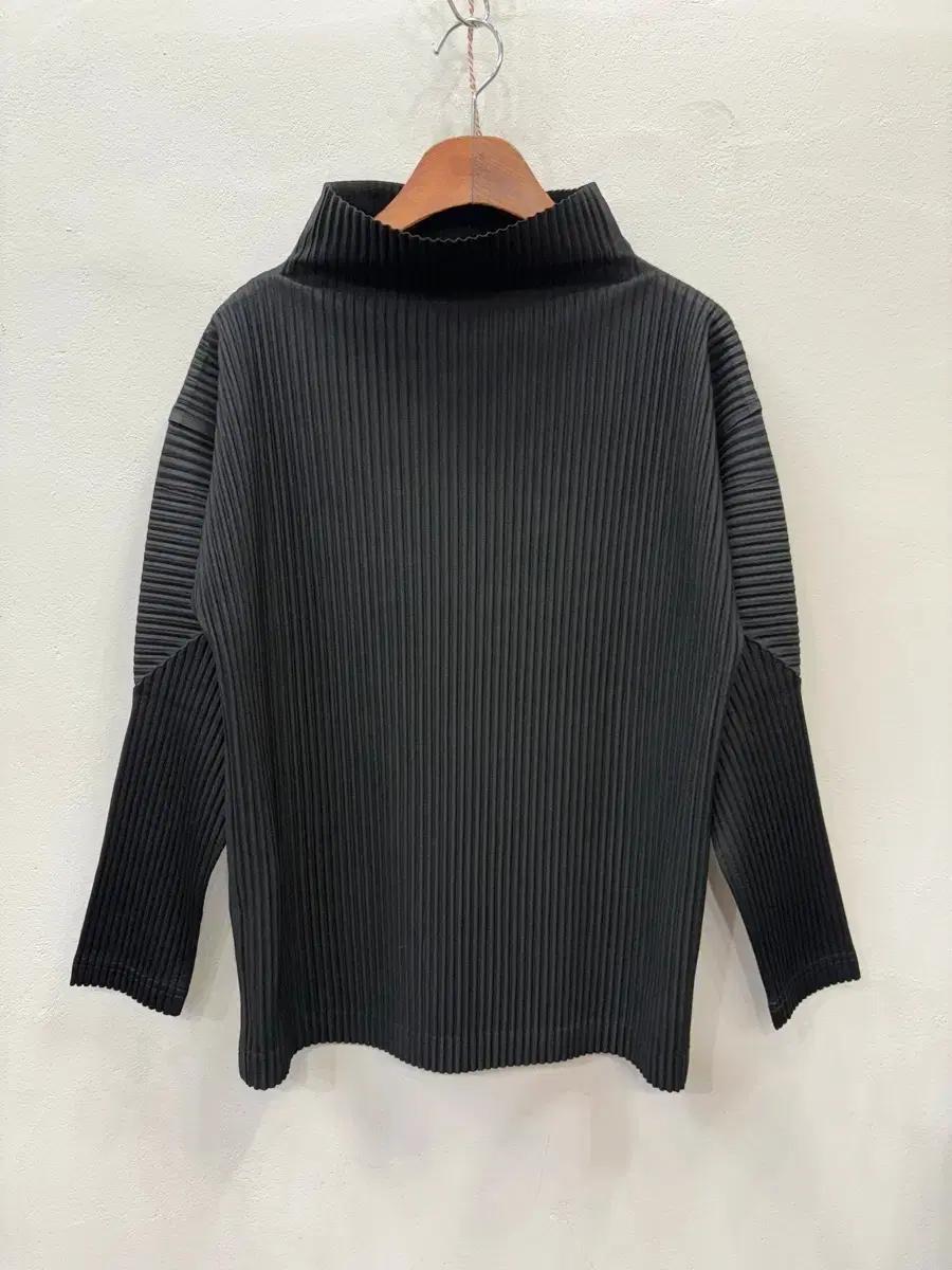 Homme plisse 블랙탑