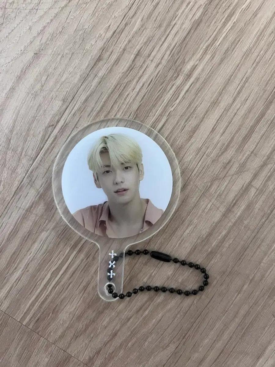 (수빈) 투바투 ACT:SWEET MIRAGE 럭드 미니 피켓 키링