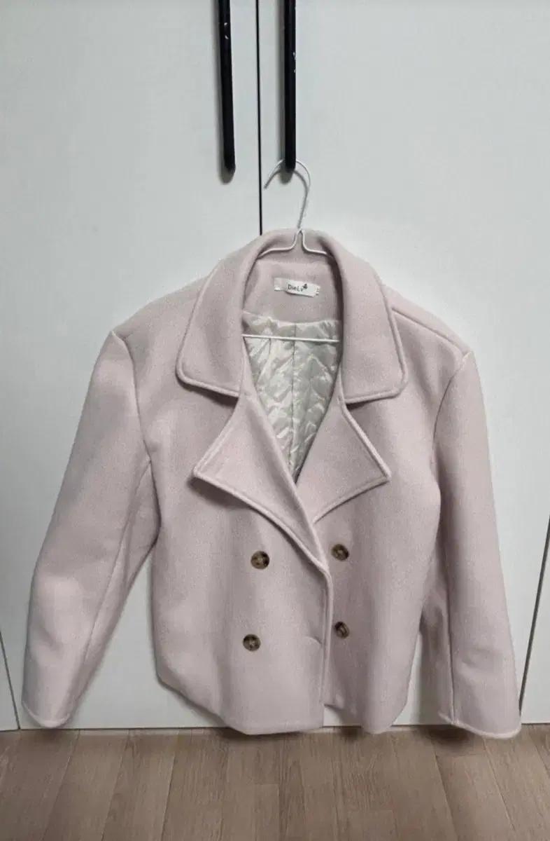 DieLy 핑크 더블 버튼 숏 코트