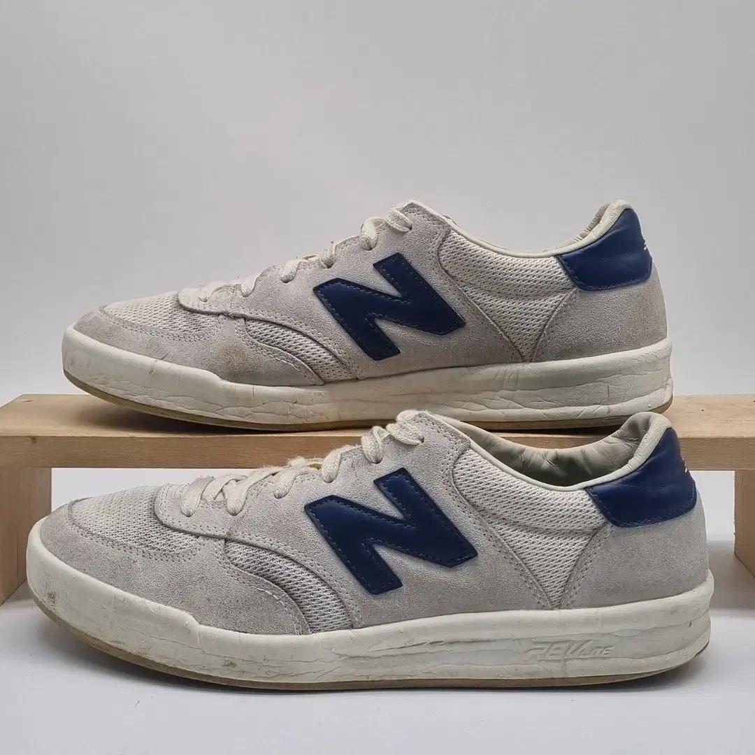 뉴발란스 crt300 남성스니커즈275