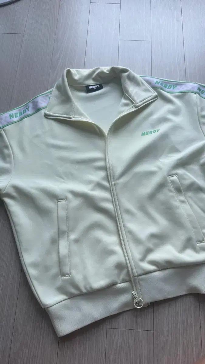 널디 체커보드 테잎 트랙탑  xs