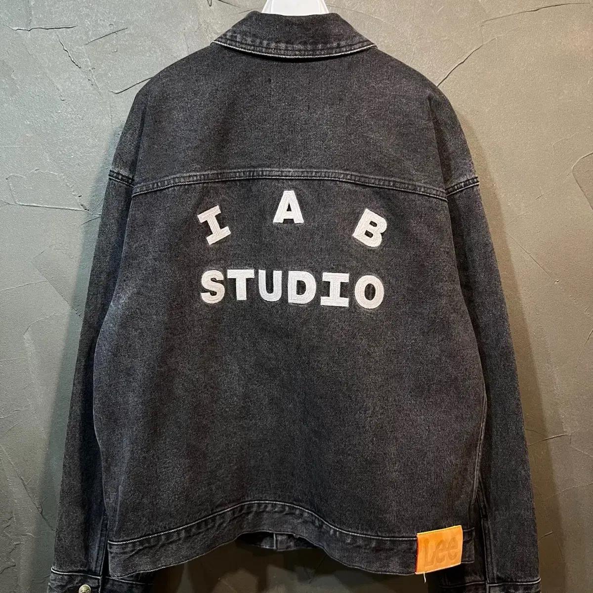 [L] IAB STUDIO X LEE 아이앱 리 흑청 자켓