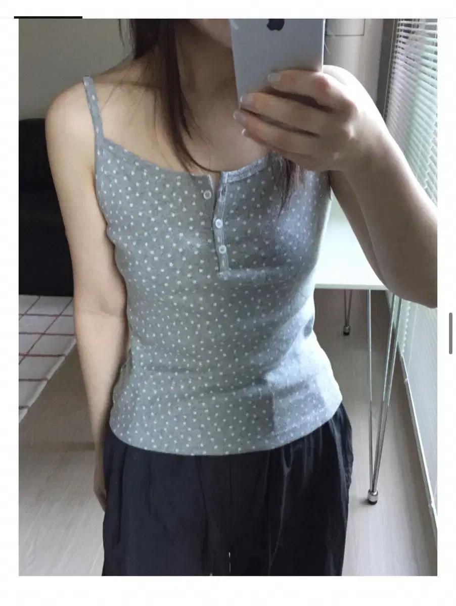 그레이 버튼 나시