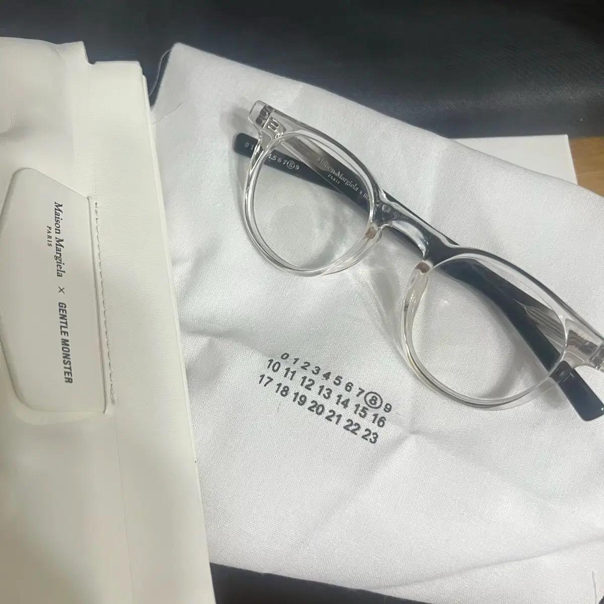 젠틀몬스터 x 메종마르지엘라 MM009 클리어 블랙 그라디언트