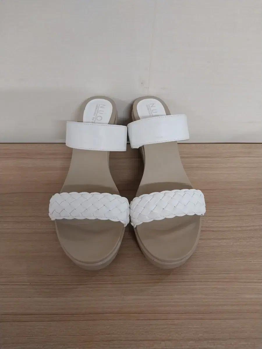 여성 누오보 웨지 슬리퍼 (250)