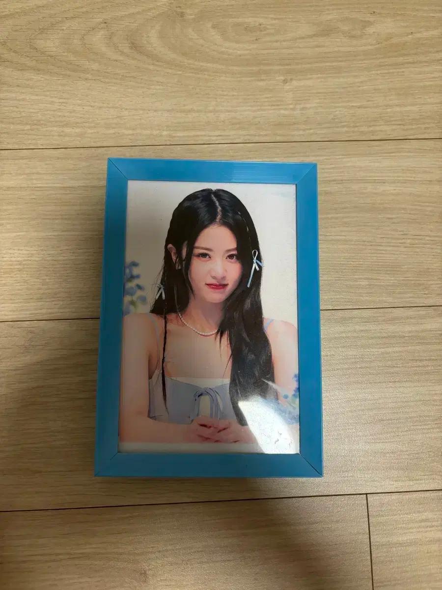 르세라핌 허윤진 액자 탁상 책상 생일카페 생카