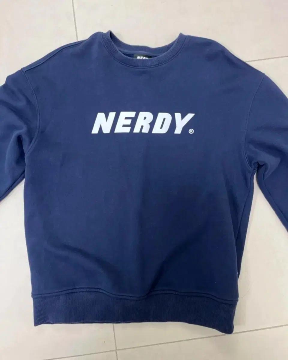 널디 네이비 맨투맨 티셔츠